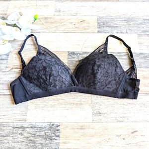 Knix black lace lightly lined wirefree adjustable bra bralette size M EUC